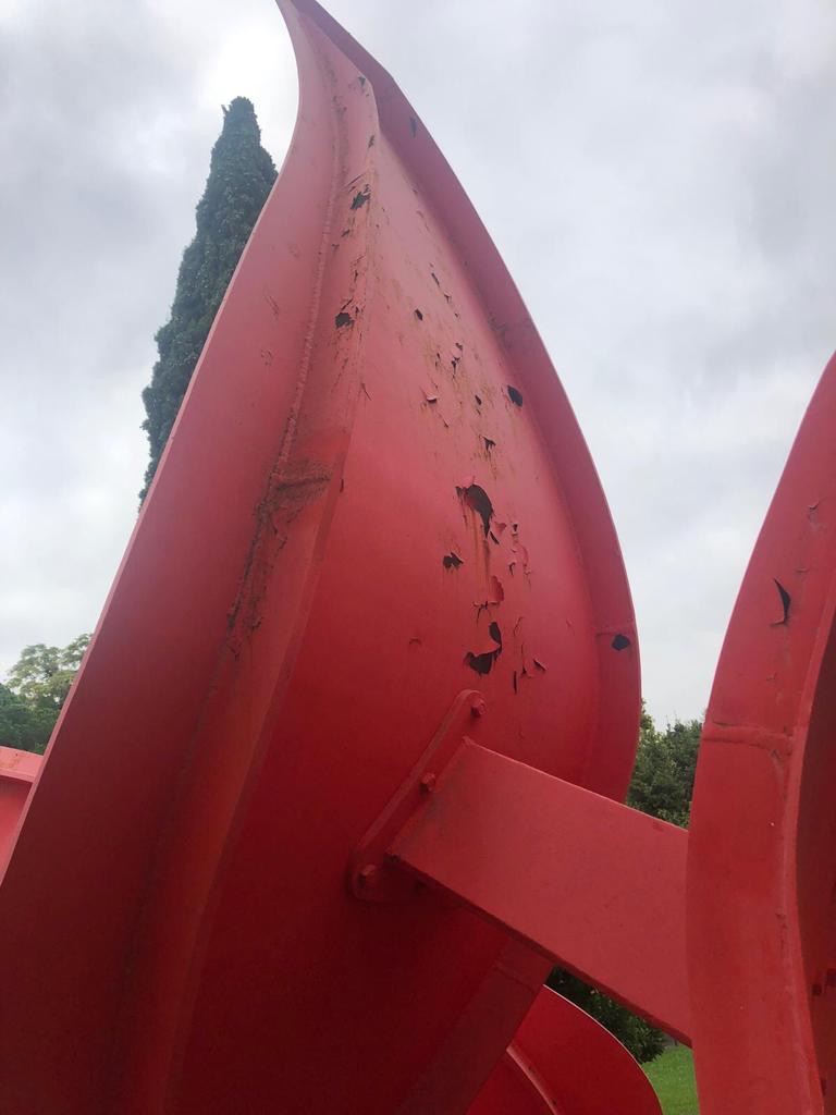Peeling paint on the artwork “The 4 Wings” in Barcelona, which is in poor condition